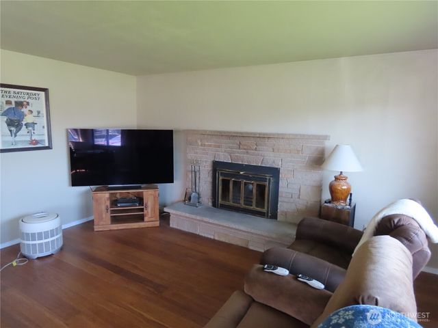 2108 Tacoma Road E, Puyallup, WA 98371