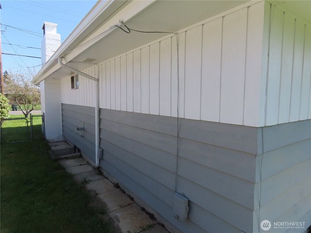 2108 Tacoma Road E, Puyallup, WA 98371