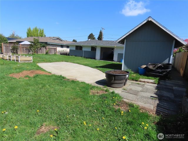 2108 Tacoma Road E, Puyallup, WA 98371