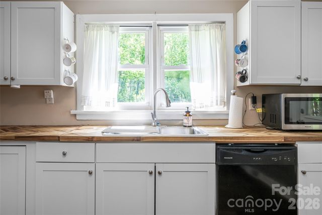 345 Lower Grassy Branch Road, Asheville, NC 28805