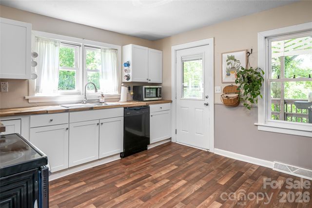 345 Lower Grassy Branch Road, Asheville, NC 28805