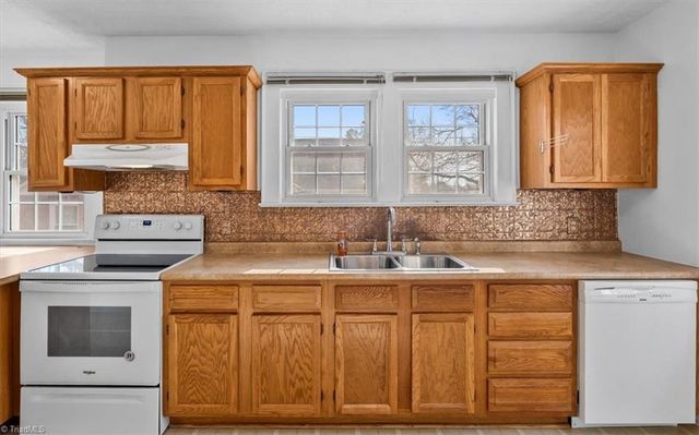 4403 HARVARD Avenue, Greensboro, NC 27407