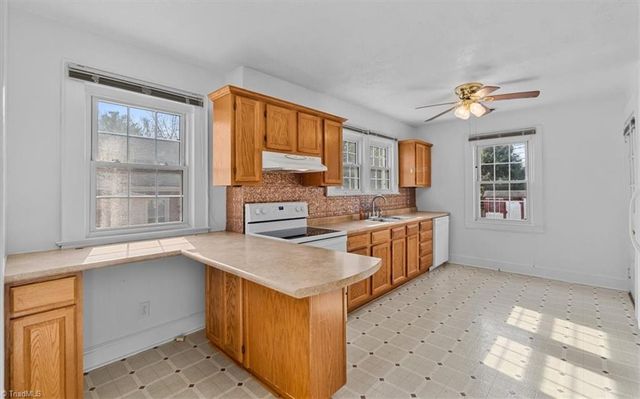 4403 HARVARD Avenue, Greensboro, NC 27407