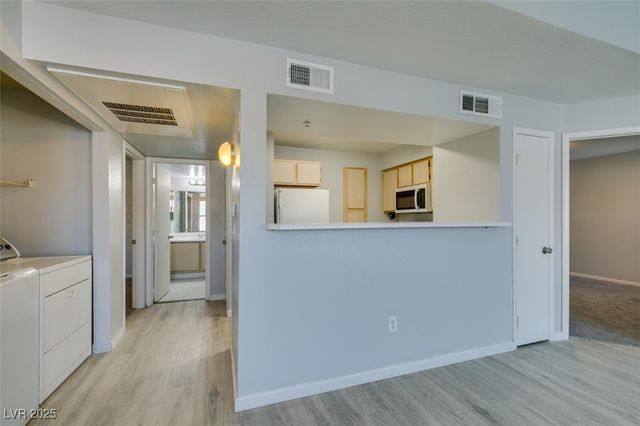 8101 West Flamingo Road 2113, Las Vegas, NV 89147