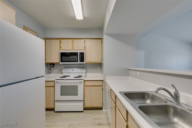 8101 West Flamingo Road 2113, Las Vegas, NV 89147