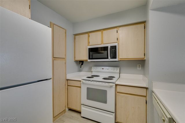 8101 West Flamingo Road 2113, Las Vegas, NV 89147