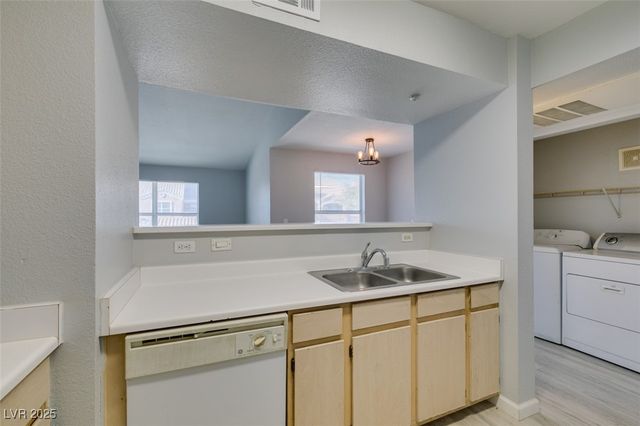 8101 West Flamingo Road 2113, Las Vegas, NV 89147