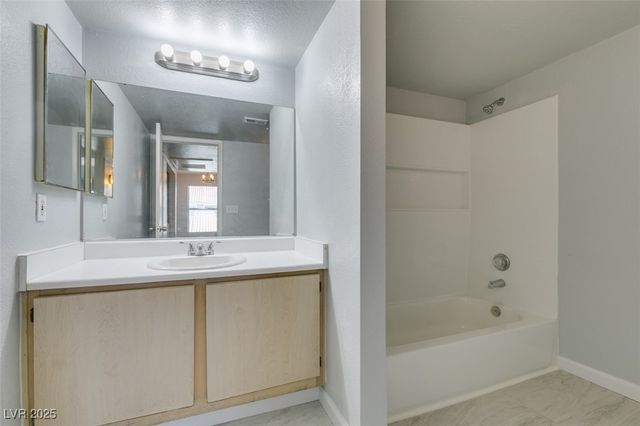 8101 West Flamingo Road 2113, Las Vegas, NV 89147