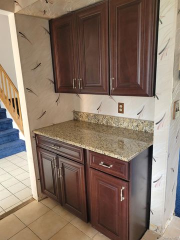 174 Melanie Way, Commack, NY 11725