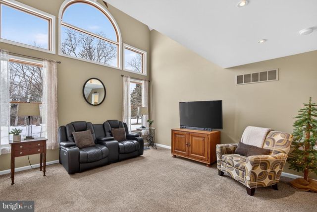 712 BROAD ST, Perkasie, PA 18944