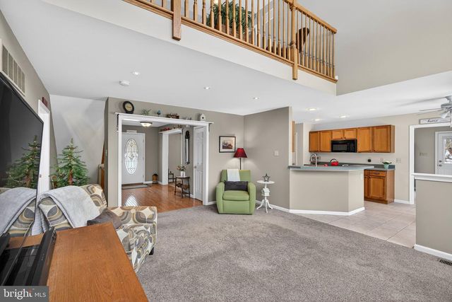 712 BROAD ST, Perkasie, PA 18944