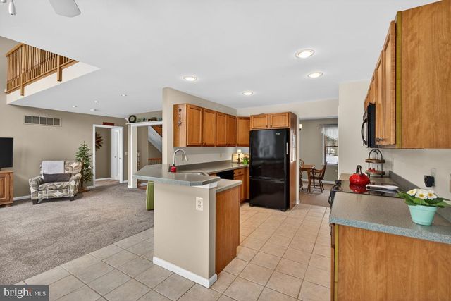 712 BROAD ST, Perkasie, PA 18944