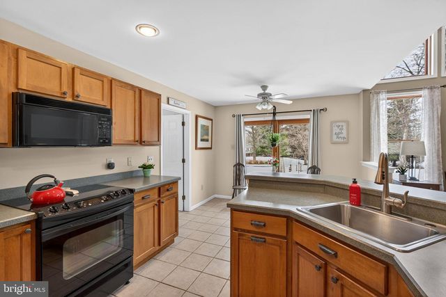 712 BROAD ST, Perkasie, PA 18944