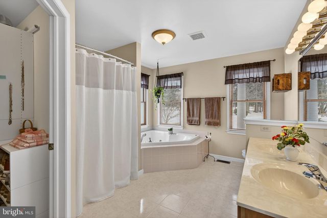 712 BROAD ST, Perkasie, PA 18944