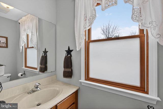 712 BROAD ST, Perkasie, PA 18944