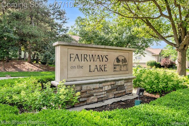 5229 Simpson Lake Road, West Bloomfield Charter Township, MI 48323
