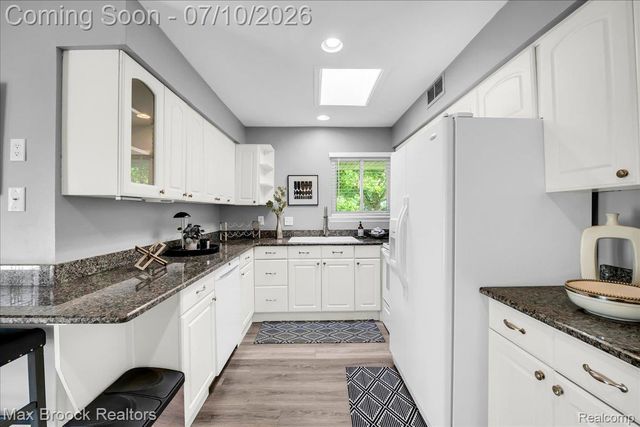 5229 Simpson Lake Road, West Bloomfield Charter Township, MI 48323