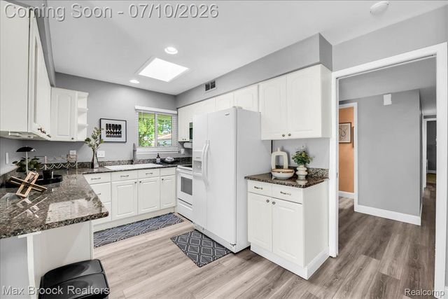 5229 Simpson Lake Road, West Bloomfield Charter Township, MI 48323