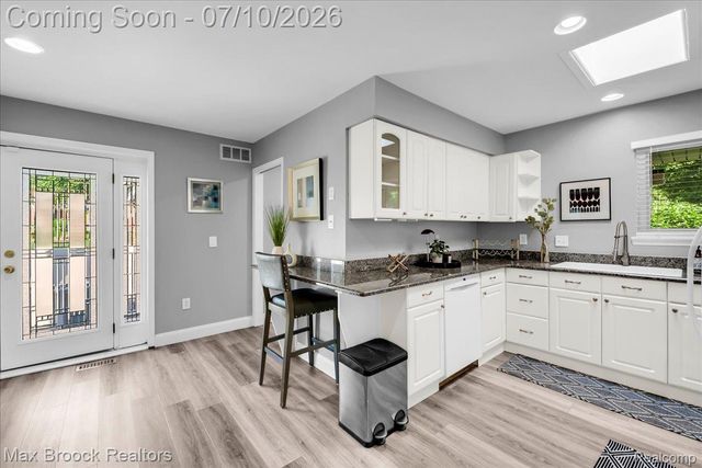 5229 Simpson Lake Road, West Bloomfield Charter Township, MI 48323