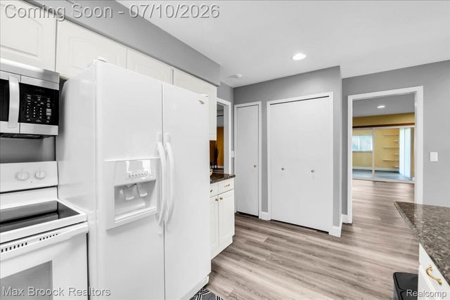 5229 Simpson Lake Road, West Bloomfield Charter Township, MI 48323