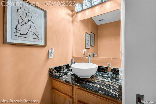 5229 Simpson Lake Road, West Bloomfield Charter Township, MI 48323