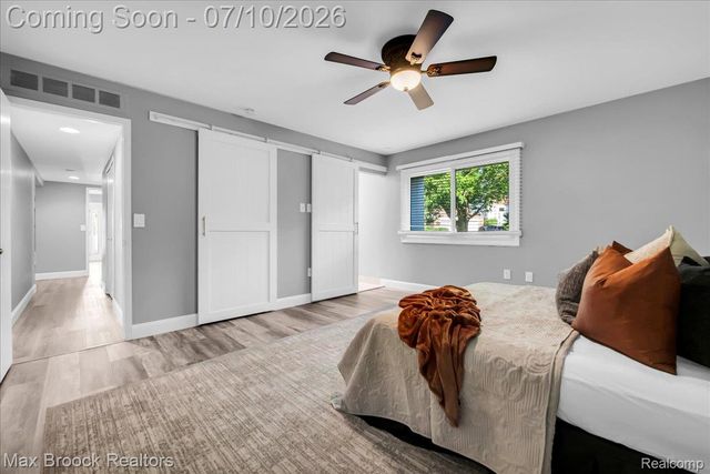 5229 Simpson Lake Road, West Bloomfield Charter Township, MI 48323