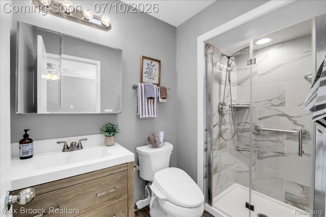 5229 Simpson Lake Road, West Bloomfield Charter Township, MI 48323