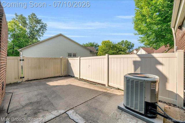 5229 Simpson Lake Road, West Bloomfield Charter Township, MI 48323