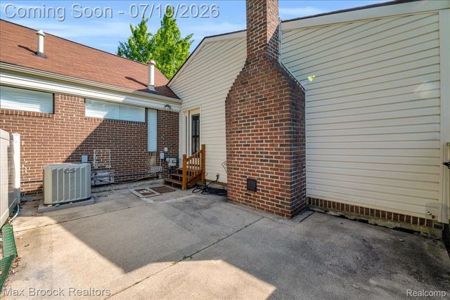 5229 Simpson Lake Road, West Bloomfield Charter Township, MI 48323