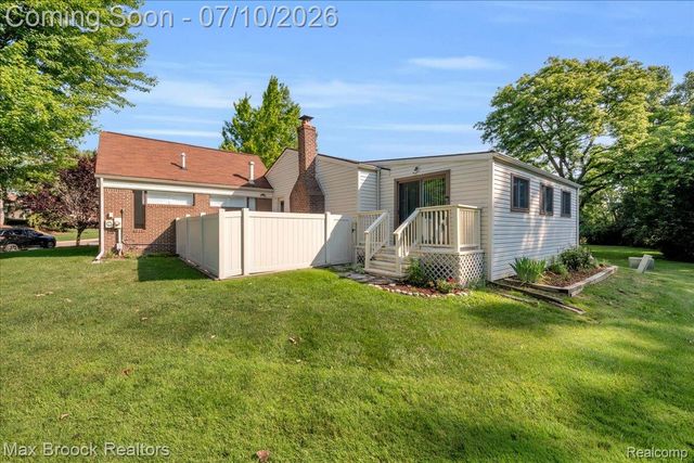 5229 Simpson Lake Road, West Bloomfield Charter Township, MI 48323