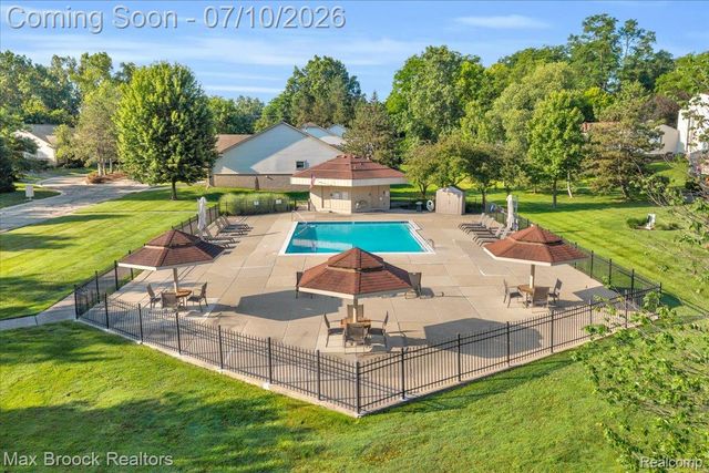 5229 Simpson Lake Road, West Bloomfield Charter Township, MI 48323