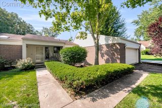 5229 Simpson Lake Road, West Bloomfield Charter Township, MI 48323