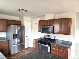 29445 Woodpark Circle 36, Warren, MI 48092