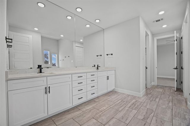 225 Spicewood Trails DR, Spicewood, TX 78669