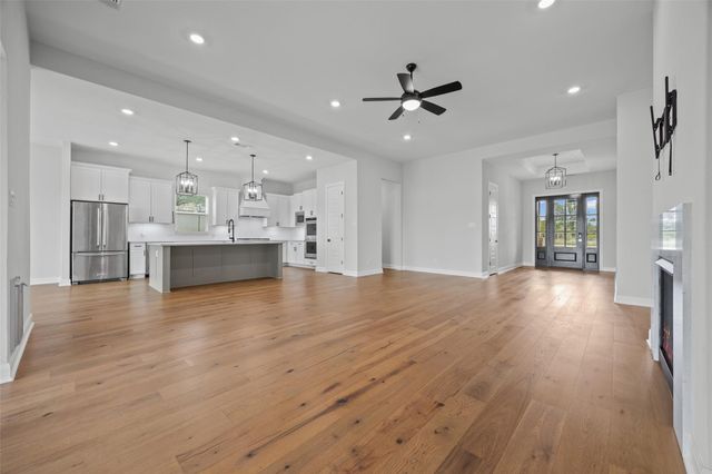 225 Spicewood Trails DR, Spicewood, TX 78669
