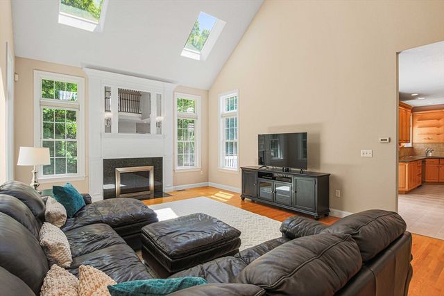 17 Dudley Road, Mendon, MA 01756
