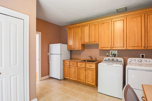 17 Dudley Road, Mendon, MA 01756
