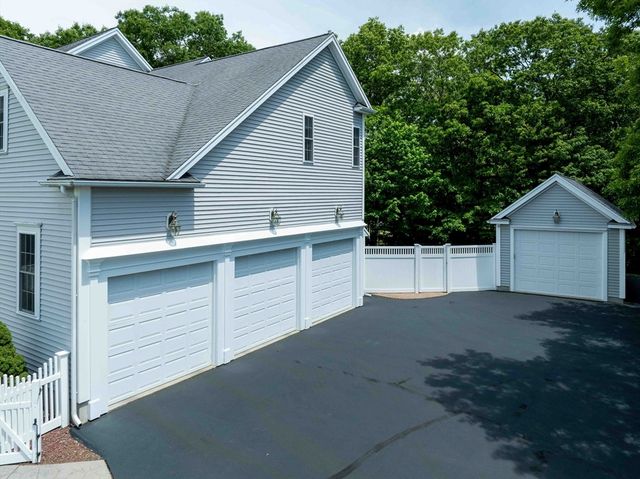 17 Dudley Road, Mendon, MA 01756