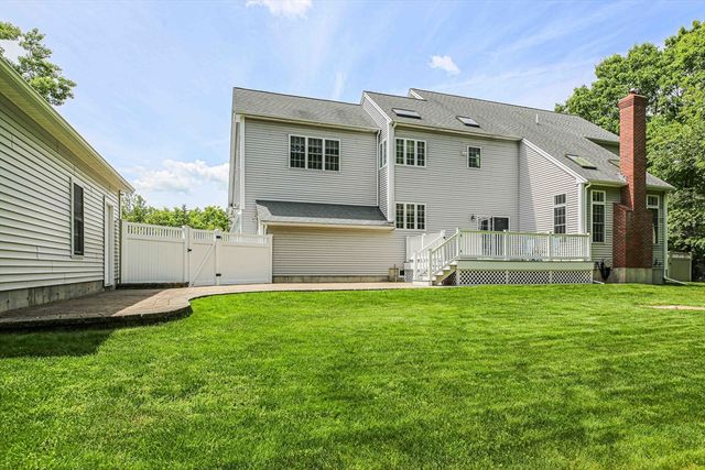 17 Dudley Road, Mendon, MA 01756