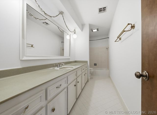 7446 E 53rd Place, Tulsa, OK 74145