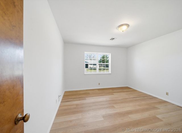 7446 E 53rd Place, Tulsa, OK 74145