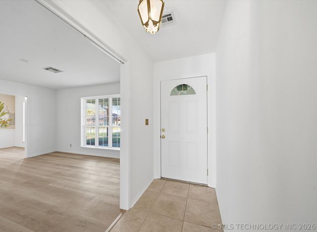 7446 E 53rd Place, Tulsa, OK 74145