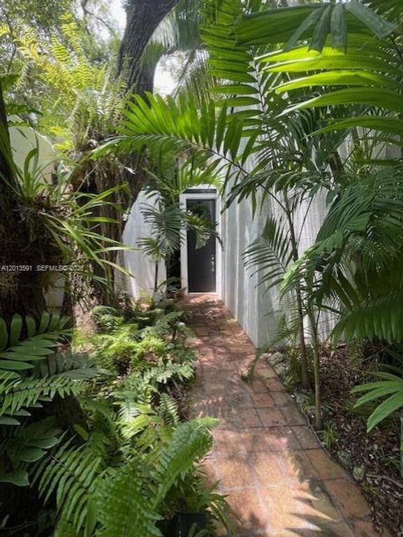 3026 Day Ave 3026, Miami, FL 33133