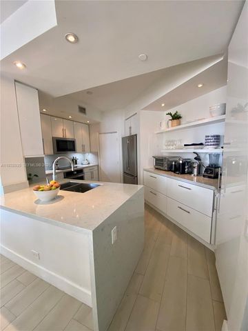 888 Brickell Key Dr, Miami, FL 33131