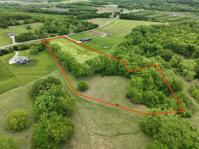21201 E Blue Mills Road, Independence, MO 64058