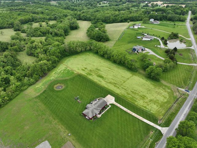 21201 E Blue Mills Road, Independence, MO 64058