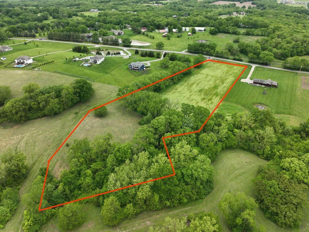 21201 E Blue Mills Road, Independence, MO 64058