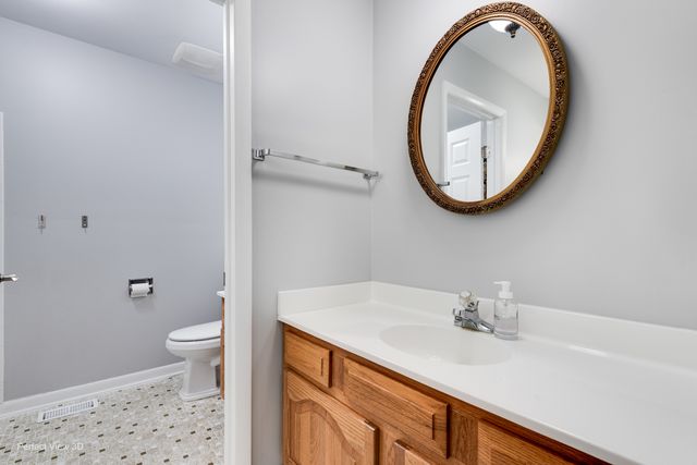 1003 W Hintz Road, Arlington Heights, IL 60004