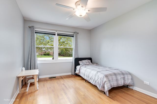 1003 W Hintz Road, Arlington Heights, IL 60004