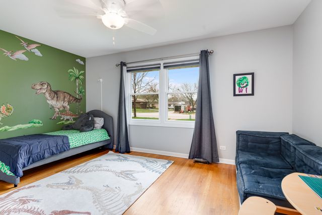 1003 W Hintz Road, Arlington Heights, IL 60004